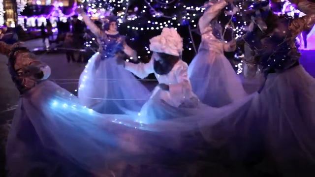 Перфоманс инсталляция 'Снежно нежная вьюга' на фестивале 'Путешествие в Рождество' смотреть онлайн