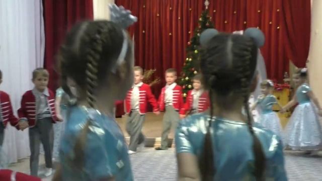 Новогодний бал для Лучиков смотреть онлайн