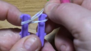 БРЕЛОК ЦВЕТОК из резинок на рогатке