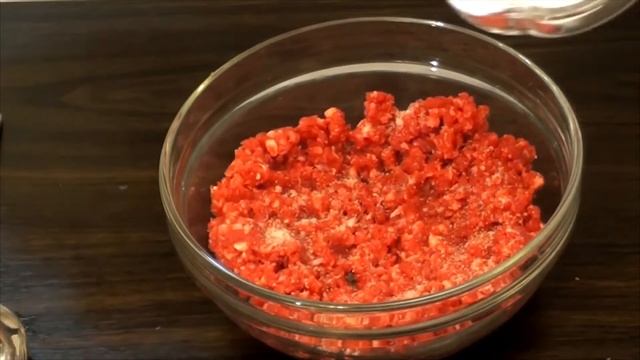 Сочные, ароматные и ООчень вкусные шляпки шампиньонов, фаршированные фаршем. смотреть онлайн