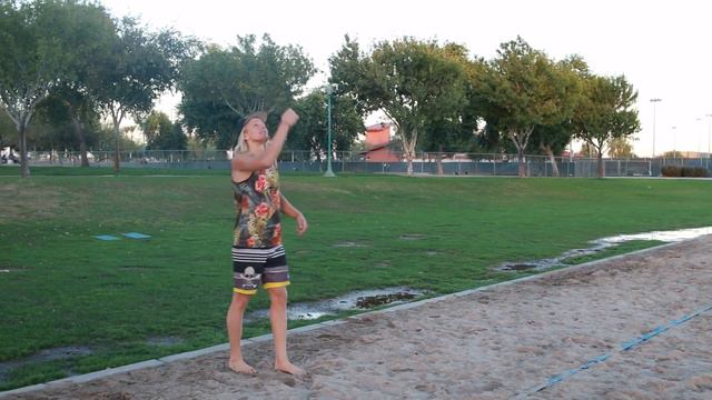 How To Jump Serve In Beach Volleyball For Beginners! смотреть онлайн