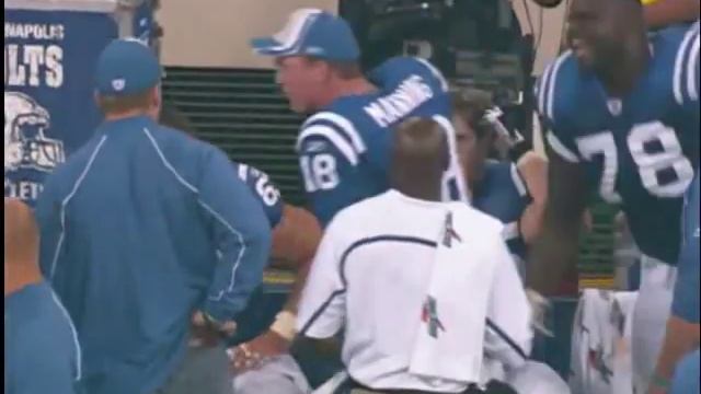 Peyton Manning and Jeff Saturday arguing on the sideline.mp4 смотреть онлайн