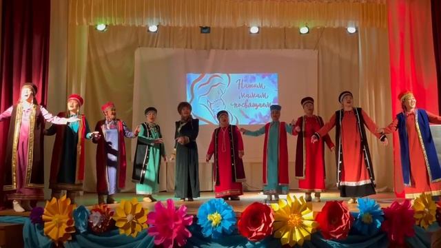 Бурятский народный фольклорный коллектив «Енгууд». Бурятская народная песня «Уhан далай» смотреть онлайн