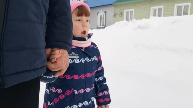 Утро без Сашутки и мамы // Томочка ремонтирует стул смотреть онлайн