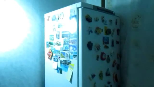 Переставил холодильник на кухню.I moved the refrigerator in the kitchen. смотреть онлайн