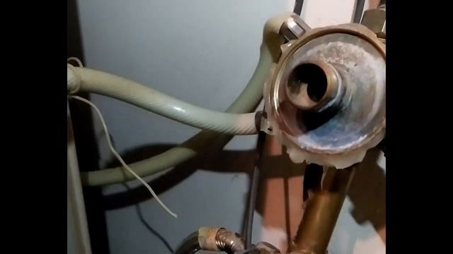 Замена смесителя на душевой кабине в тесных условиях смотреть онлайн