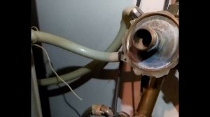 Замена смесителя на душевой кабине в тесных условиях