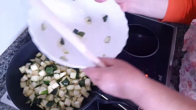 КАБАЧКИ УЛЕТАЮТ НА УРА, НЕ УСПЕВАЮ ПОДАВАТЬ НА СТОЛ! Вкусная закуска! Простой салат из кабачков. смотреть онлайн