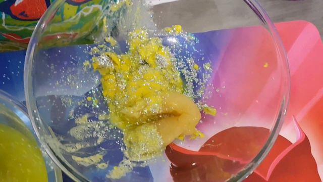 Marion открывает слайм с блестками 0+ смотреть онлайн