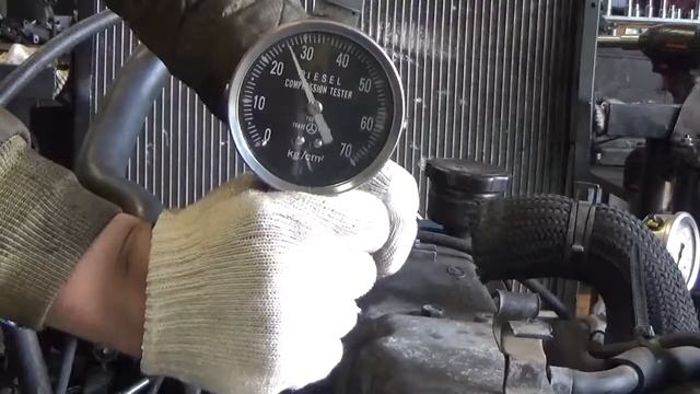 Проверка компрессии в двигателе D4BH 1098523 Starex мех-кое ТНВД смотреть онлайн
