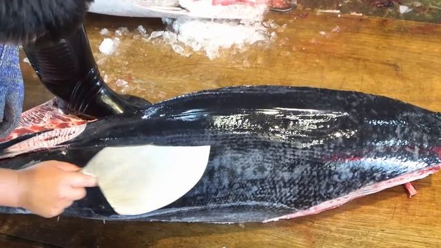 Never Seen!!! Giant Bluefin Tuna Cutting In Fish Market | Fish Cutting Skills смотреть онлайн