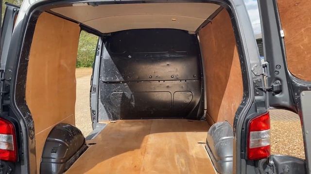 Vw Transporter panel van 140hp Automatic DSG 7 speed with aircon and Satnav. смотреть онлайн