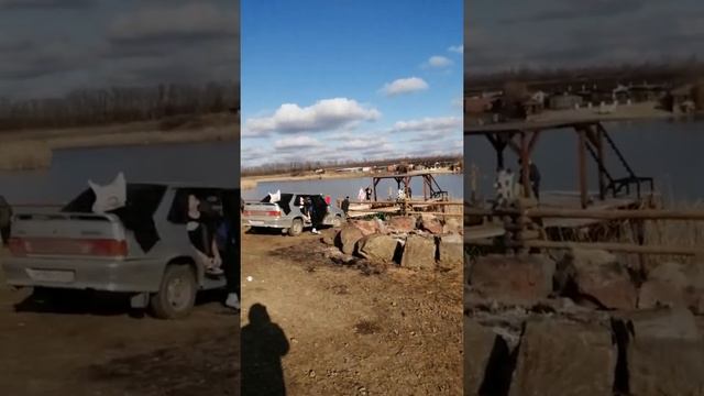 купаемся в проруби на крещение 19 января смотреть онлайн