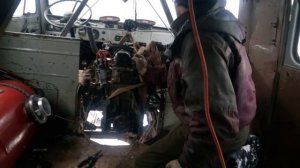 Снимаем двигатель с буханки