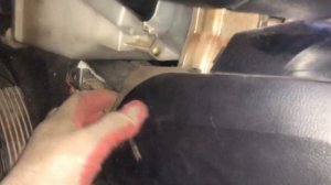 Как снять подлокотник нижний пластик мкпп на автомобиле Mitsubishi Lancer 9