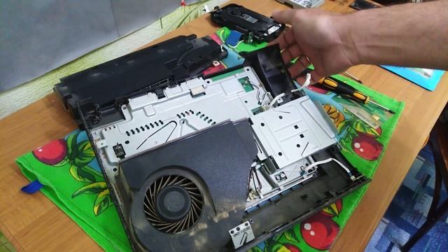 SONY PS3 SUPER SLIM СПУСТЯ 9 ЛЕТ ЭКСПЛУАТАЦИИ (РАЗБОР, ЧИСТКА, ЗАМЕНА ТЕРМОПАСТЫ) смотреть онлайн