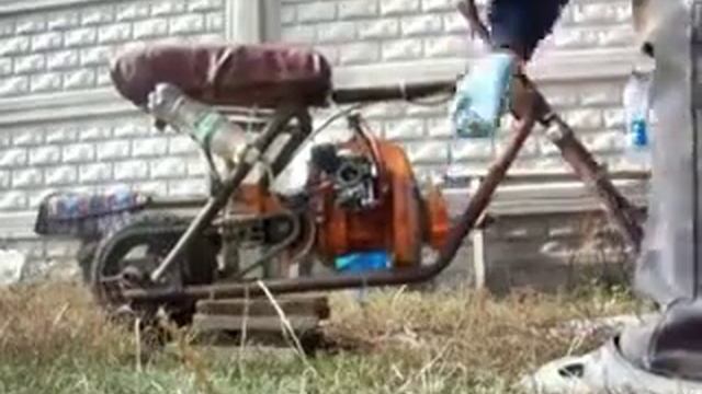 Мопел из бензо пили смотреть онлайн