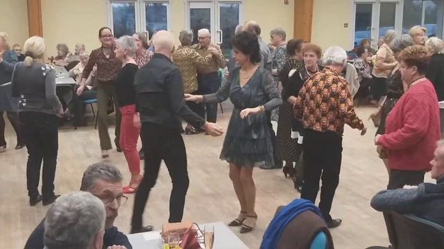 Thé dansant à Chissay-en-Touraine, le 04/12/2022, animé par Pierre-François Duqueyrois (1/2). смотреть онлайн