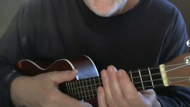 Synchronized singing strumming and changing chords aka accompanying yourself on your uke. смотреть онлайн