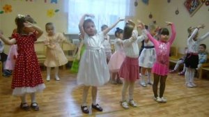 Танец Раз, ладошка... (средняя группа).mp4
