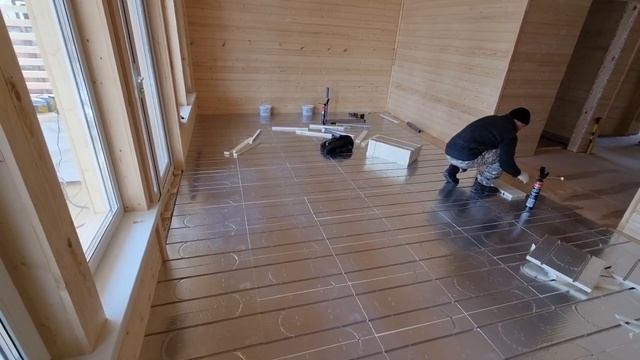 ТЁПЛЫЙ ПОЛ В КАРКАСНОМ ДОМЕ.Без стяжки. Водяной. Вариант 1:с электрическим коллектором. смотреть онлайн