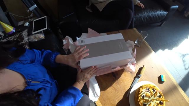 ДЕНЬ РОЖДЕНИЯ. ШАПИКИ приехали. Распаковка подарков и ледовые развлечения. смотреть онлайн