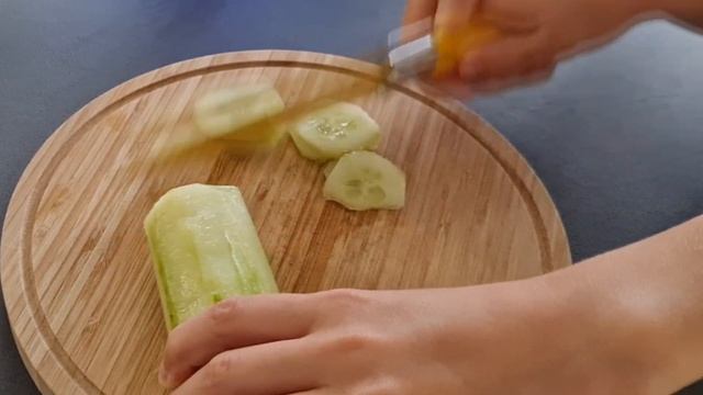 Gurkensalat. Салат из огурцов. #vitaalexkochen смотреть онлайн