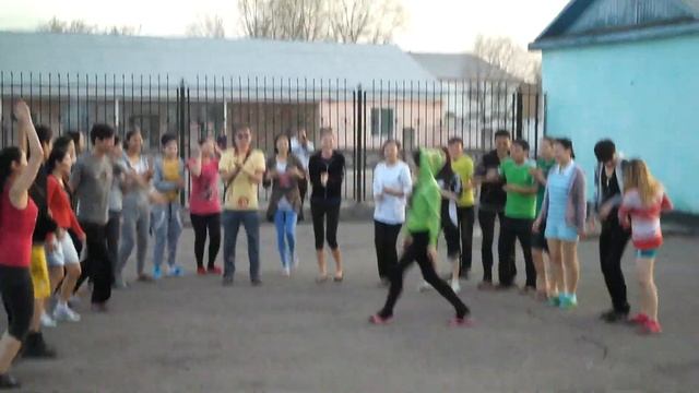 поезд Кызылорда-Кокшетау, станция- Луговое, стоянка 7 часов. Ординцы зажигают)))) смотреть онлайн