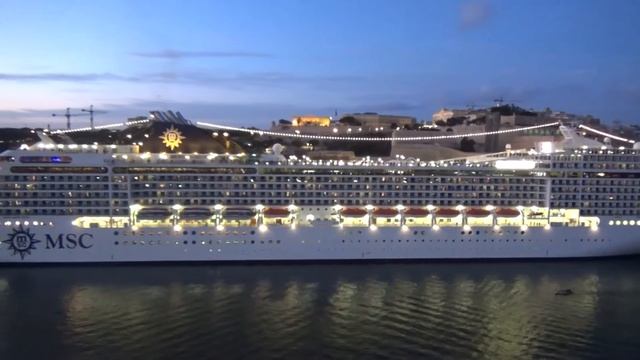 MSC Meraviglia Sailaway Past MSC Orchestra Valletta Malta смотреть онлайн