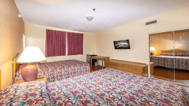 Ocean Beach Hotel Review - Miami Beach , United States of America смотреть онлайн