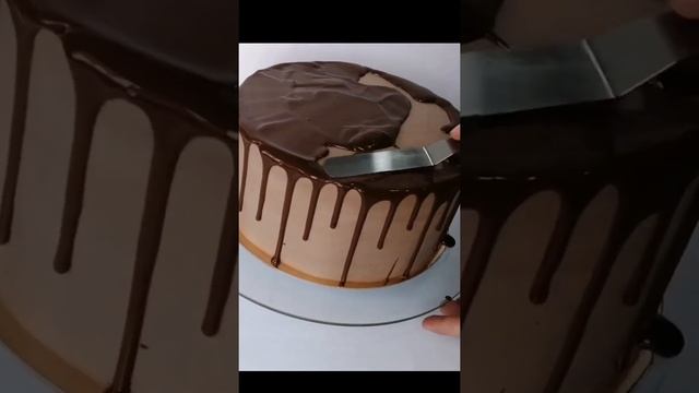 Украшения Торта шоколадками. Как приготовить шоколадную глазурь. смотреть онлайн