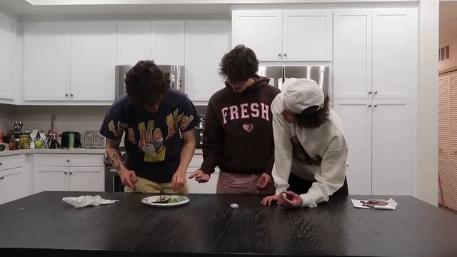 Trying WEIRD food combinations people LOVE! смотреть онлайн