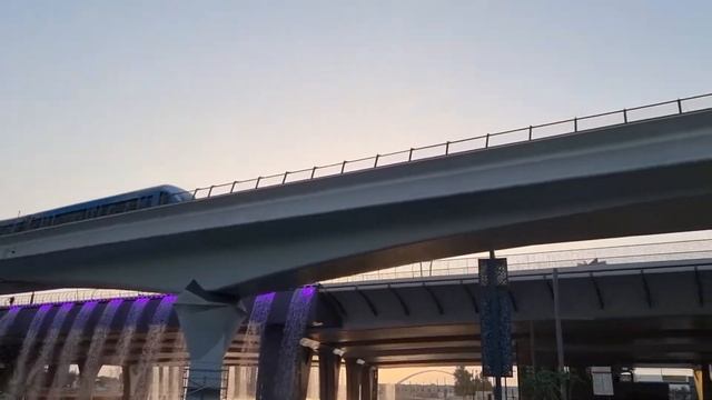 Дубай. Мост с водопадом над Дубайским каналом - одним из самых амбициозных проектов эмирата смотреть онлайн