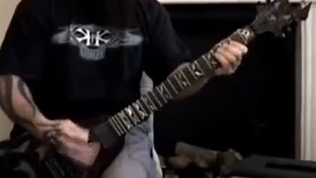 Керри Кинг ответил Fredguitarist убойной рубкой риффа! смотреть онлайн