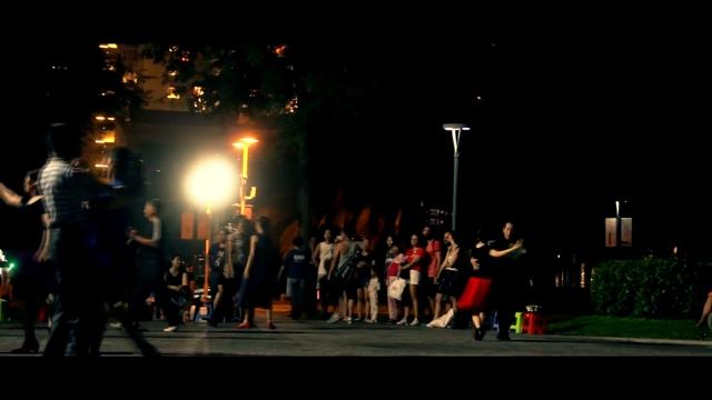 о.Хайнань август 2018г. г.Санья, дадунхай вечерние танцы на площади. смотреть онлайн