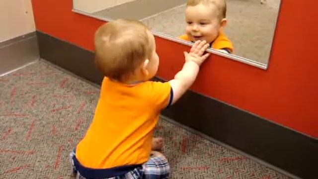 Callum seeing his reflection in the mirror at the Target dressing room смотреть онлайн