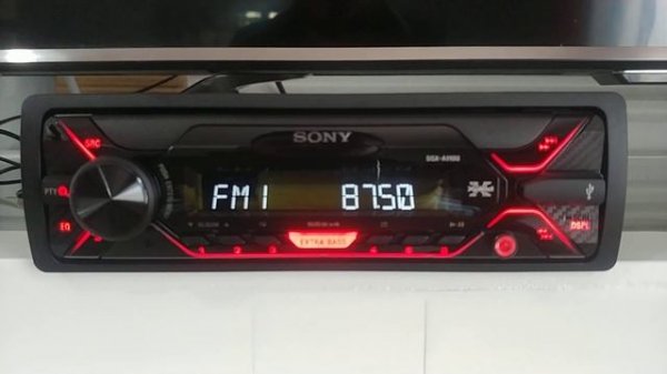 como resetear un autoestereo