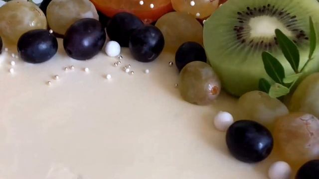 Как украсить торт ягодами ? смотреть онлайн