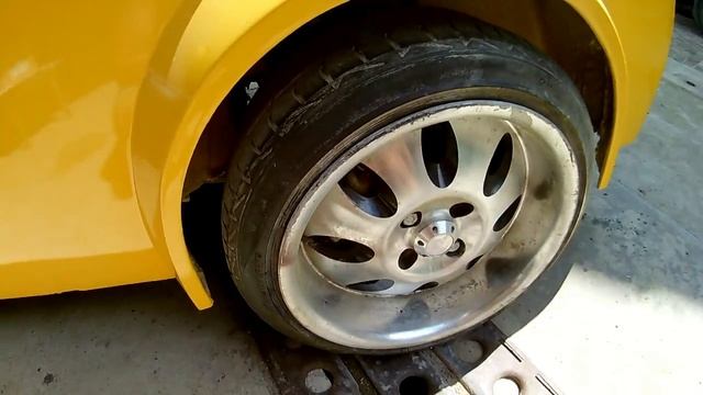 Заз 965 часть 4 (снятие тормозных трубок)