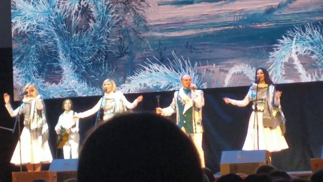 Ой, вы, морозы, ой, вы, морозы,Вы, морозы крещенские лютые, Вы, морозы крещенские лютые. смотреть онлайн