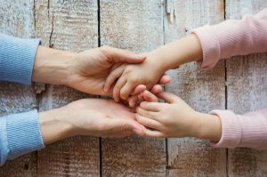 Что такое травма привязанности?