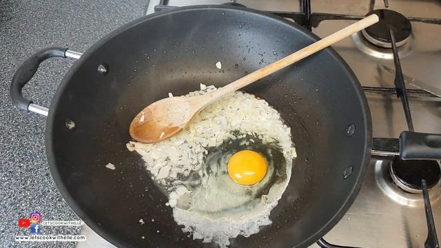 HOW TO MAKE A DELICIOUS CHINESE FRIED RICE RECIPE смотреть онлайн