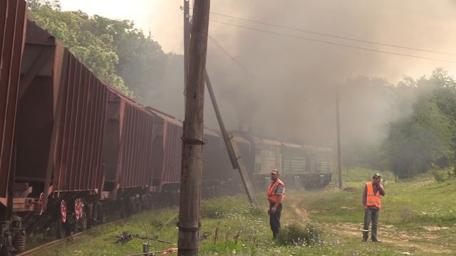 Тепловозы 3ТЭ10М-1047+3ТЭ10М-1042Б на ст. Корнешть / 3TE10M-1047+3TE10M-1042B at Cornesti смотреть онлайн