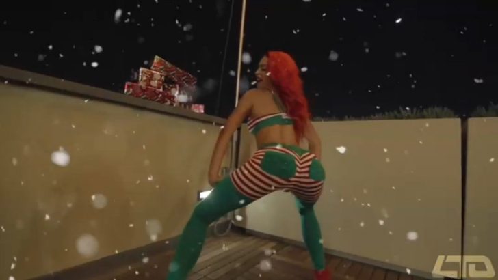 Merry Twerkmas from Panda/ Рождественский тверк от Панды смотреть онлайн