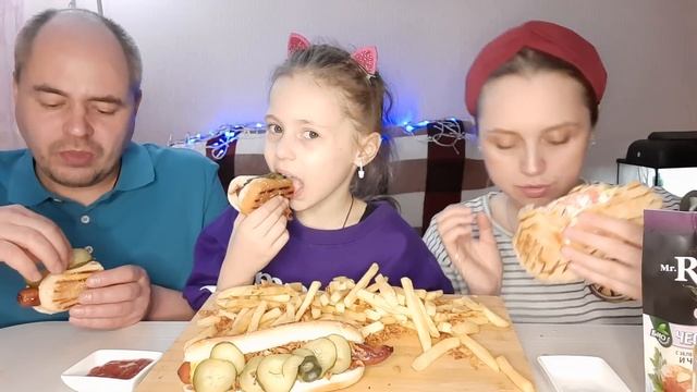 Мукбанг/Хот Дог Датский, Гирос, Фри?Соусы/Вкуснятина?Очень голодные смотреть онлайн