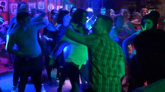 Твист анимация на Retro Party в Чарли Gold смотреть онлайн