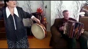 МАТАНЯ. Виктор Черных (рояльная гармонь), припевает Александра Петровна Черных (Воронеж)