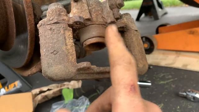 2003 2004 2005 Toyota Rav4 Rear Disc Brake Pad Replacement смотреть онлайн