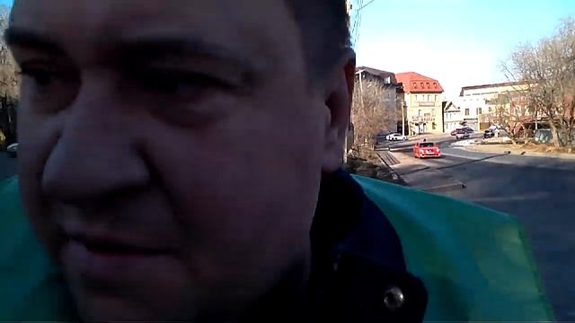 Антон Гламаздин выяснял:Кто должен убирать мусор вокруг контейнеров? смотреть онлайн