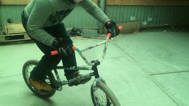 How to bunny hop BMX(как делать Баннихоп на бмх) смотреть онлайн
